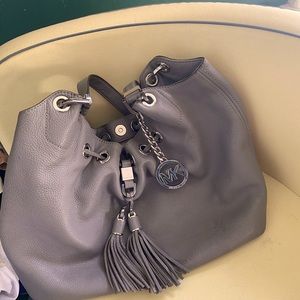 Selling my beautiful micheal kors bag!